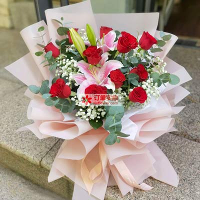 信阳11朵红玫瑰百合，全世界里只有一个你
